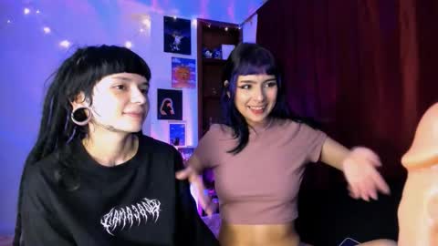 Snapshot of mavimist_ chatting on 02/19/26, 01:01 mavimist_ online show from 02/19/26, 01:01