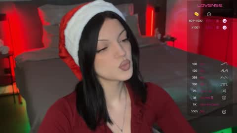 Snapshot of mavis_crystal chatting on 12/20/25, 07:21 Mavis online show from 12/20/25, 07:21