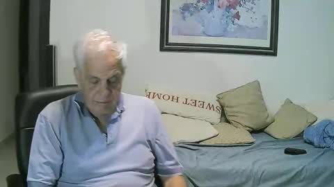 Snapshot of max_2017 chatting on 10/30/25, 03:52 max_2017 online show from 10/30/25, 03:52