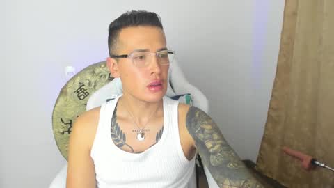 Snapshot of max__b chatting on 03/10/25, 05:43 max__b online show from 03/10/25, 05:43