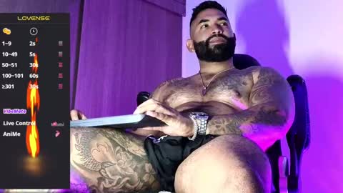 max__prada online show from 10/17/25, 02:04
