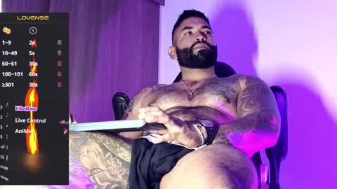 max__prada online show from 10/20/25, 12:55