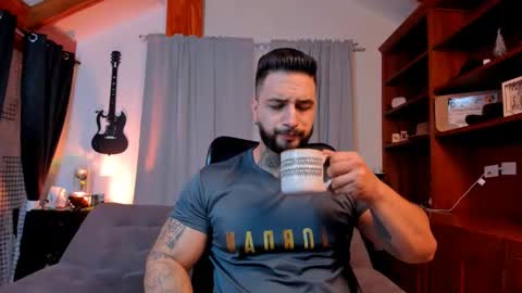 Snapshot of max_dic1 chatting on 01/19/25, 10:17 max D. online show from 01/19/25, 10:17