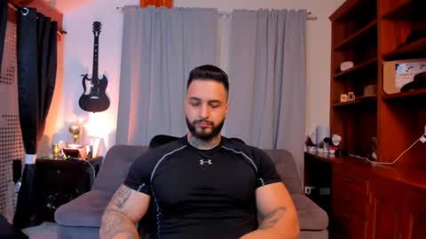 Snapshot of max_dic1 chatting on 02/01/25, 04:35 max D. online show from 02/01/25, 04:35