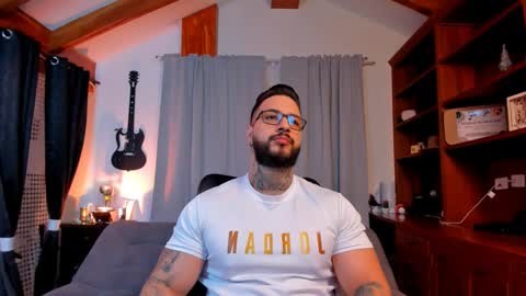 Snapshot of max_dic1 chatting on 03/06/25, 12:19 max D. online show from 03/06/25, 12:19