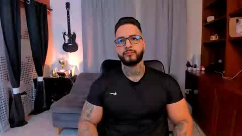 Snapshot of max_dic1 chatting on 03/07/25, 02:01 max D. online show from 03/07/25, 02:01