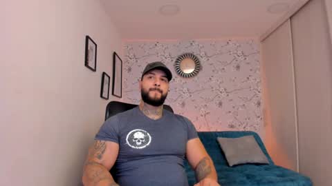 Snapshot of max_dic1 chatting on 07/19/26, 01:20 max D. online show from 07/19/26, 01:20