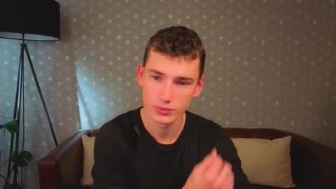 Snapshot of max_foks chatting on 09/30/25, 04:50 Max online show from 09/30/25, 04:50