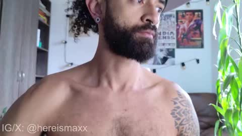 Snapshot of max_greenn chatting on 11/25/25, 02:39 Max Follow me IGX hereismaxx online show from 11/25/25, 02:39