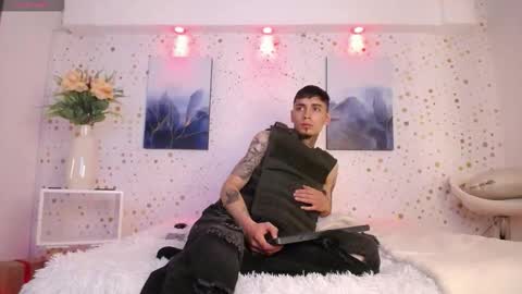 Snapshot of max_hader chatting on 02/01/26, 12:15 Max online show from 02/01/26, 12:15