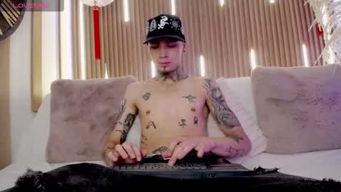 Snapshot of max_hader chatting on 02/08/26, 12:19 Max online show from 02/08/26, 12:19