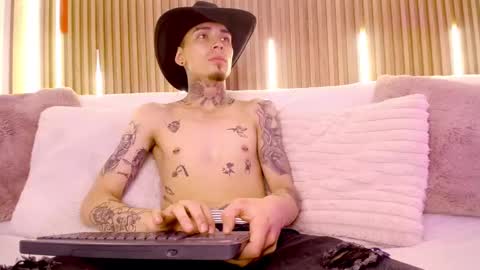 Snapshot of max_hader chatting on 02/09/26, 12:53 Max online show from 02/09/26, 12:53