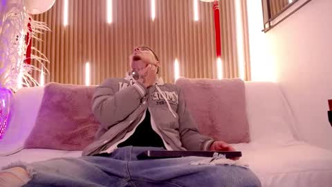 Snapshot of max_hader chatting on 02/24/26, 12:47 Max online show from 02/24/26, 12:47