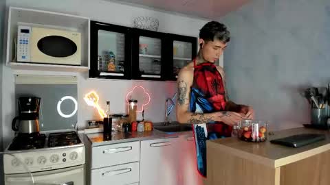 Snapshot of max_hader chatting on 02/25/26, 01:21 Max online show from 02/25/26, 01:21