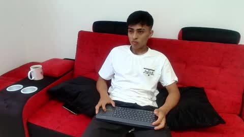 Snapshot of max_latin_ chatting on 01/13/25, 11:30 max_latin_ online show from 01/13/25, 11:30