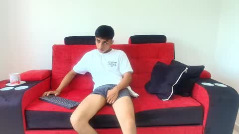 Snapshot of max_latin_ chatting on 01/13/25, 02:32 max_latin_ online show from 01/13/25, 02:32