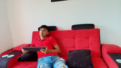 Snapshot of max_latin_ chatting on 01/14/25, 01:06 max_latin_ online show from 01/14/25, 01:06