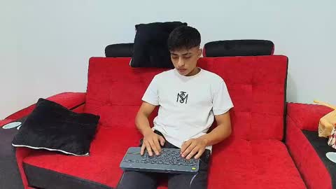 Snapshot of max_latin_ chatting on 01/17/25, 11:17 max_latin_ online show from 01/17/25, 11:17