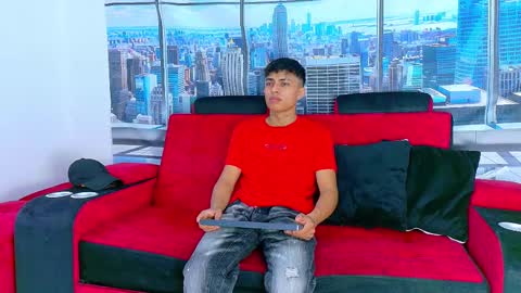 Snapshot of max_latin_ chatting on 02/14/25, 11:53 max_latin_ online show from 02/14/25, 11:53