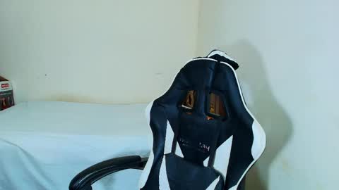 max_love25 online show from 11/16/25, 06:57