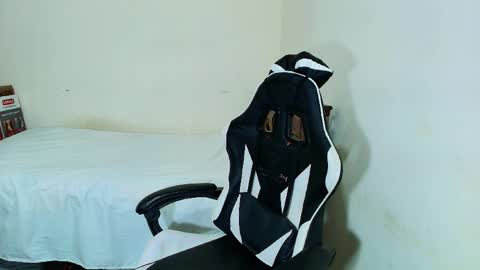 max_love25 online show from 11/26/25, 08:43