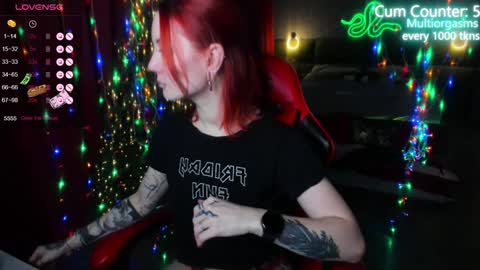 Snapshot of max_phoenix chatting on 02/01/25, 02:47 Max online show from 02/01/25, 02:47