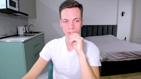 Snapshot of max_shy chatting on 01/21/25, 01:43 Max online show from 01/21/25, 01:43