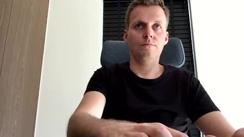 Snapshot of max_straight_1 chatting on 02/18/25, 11:22 Max take off clothes online show from 02/18/25, 11:22