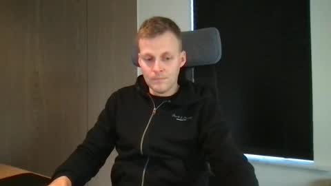 Snapshot of max_straight_1 chatting on 02/24/25, 01:10 Max take off clothes online show from 02/24/25, 01:10