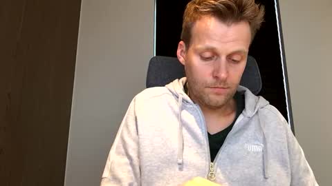 Max take off clothes online show from 12/04/25, 01:09