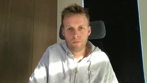 Max take off clothes online show from 01/06/26, 11:47