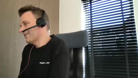 Max take off clothes online show from 03/05/26, 09:49