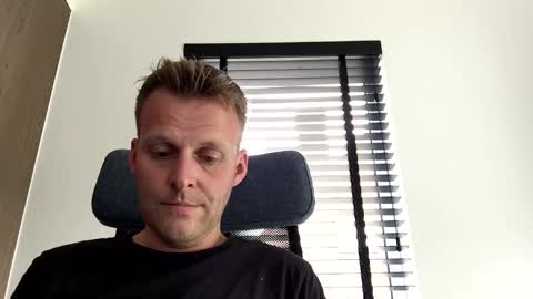 Max take off clothes online show from 06/05/26, 11:38