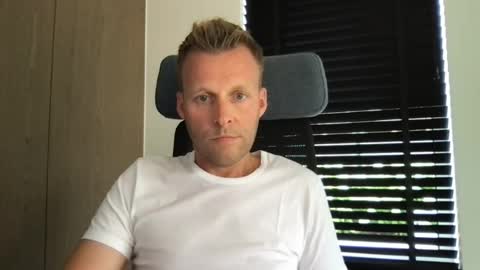 Max take off clothes online show from 07/23/26, 09:51
