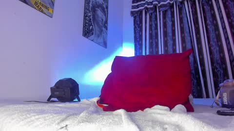 Snapshot of max_val chatting on 12/23/24, 02:39 Max online show from 12/23/24, 02:39