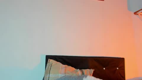 Snapshot of max_valiant chatting on 09/22/25, 03:30 max online show from 09/22/25, 03:30