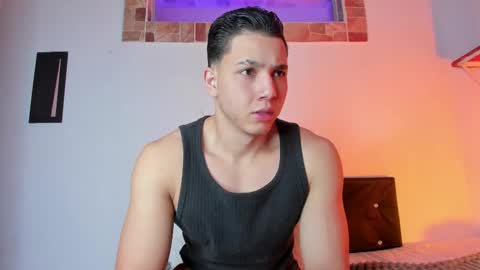 Snapshot of max_valiant chatting on 10/10/25, 02:54 max online show from 10/10/25, 02:54