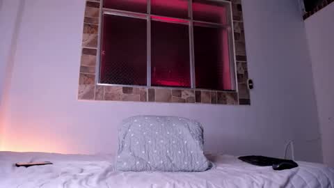 max_valiant1 online show from 11/08/25, 11:32