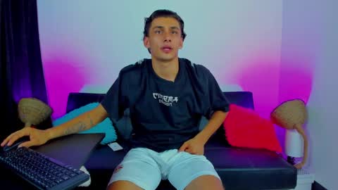 MAX     online show from 09/30/25, 01:43