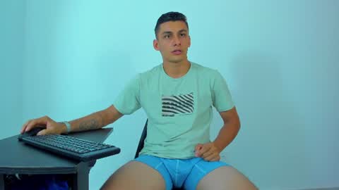Snapshot of max_wild01 chatting on 06/15/26, 02:47 MAX online show from 06/15/26, 02:47