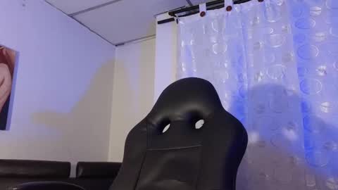 Snapshot of maxandalyn_ chatting on 01/08/25, 07:24 Max Dalyn online show from 01/08/25, 07:24