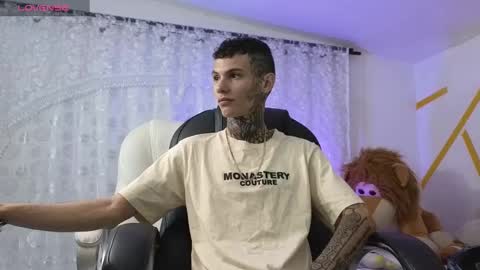 Snapshot of maxandalyn_ chatting on 01/20/25, 07:57 Max Dalyn online show from 01/20/25, 07:57