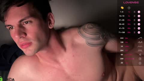 Snapshot of maxandtam chatting on 01/08/25, 01:21 Max online show from 01/08/25, 01:21