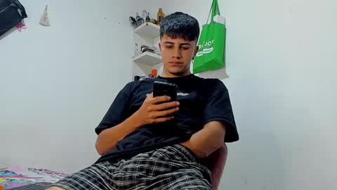 Snapshot of maxbigcock2025 chatting on 01/06/25, 06:58 Max online show from 01/06/25, 06:58