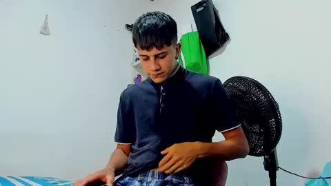 Snapshot of maxbigcock2025 chatting on 02/14/25, 11:42 Max online show from 02/14/25, 11:42