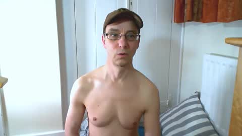 Snapshot of maxdavies chatting on 03/14/26, 06:46 Max Davies online show from 03/14/26, 06:46