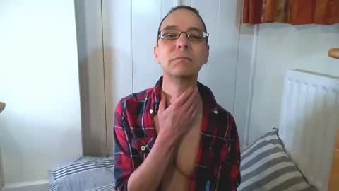 Snapshot of maxdavies chatting on 03/28/26, 06:07 Max Davies online show from 03/28/26, 06:07