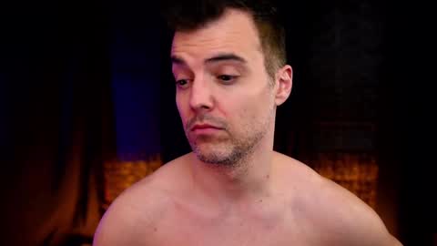 Snapshot of maxhughes chatting on 11/06/25, 04:02 Max Hughes online show from 11/06/25, 04:02