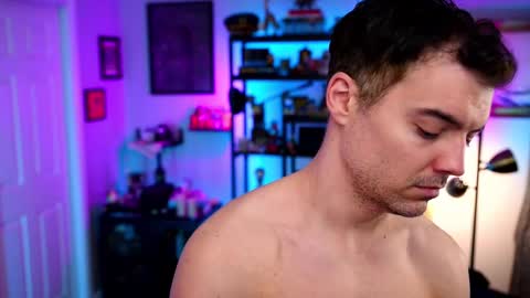 Snapshot of maxhughes chatting on 11/13/25, 02:43 Max Hughes online show from 11/13/25, 02:43