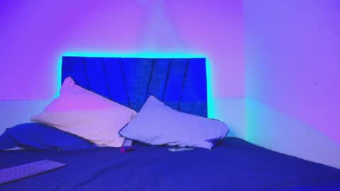 maxi_and_evan online show from 03/17/26, 04:06